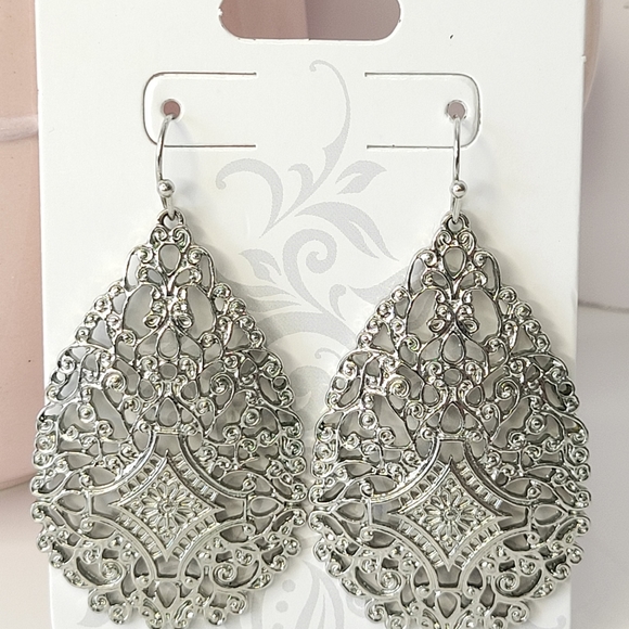 silver earrings - Picture 3 of 3